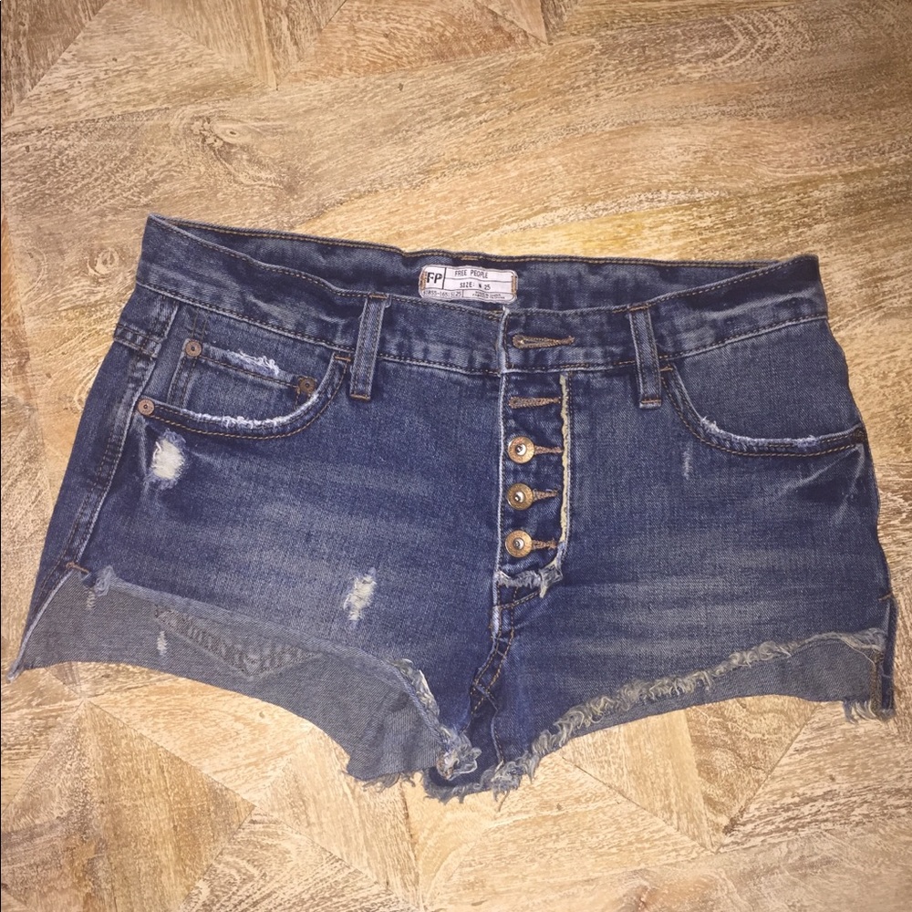 Free People Faded Runaway Slouch Cutoffs. Size: 25